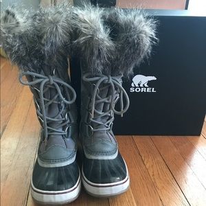 Sorel Saint Joan of Arctic gray snow boot size 8